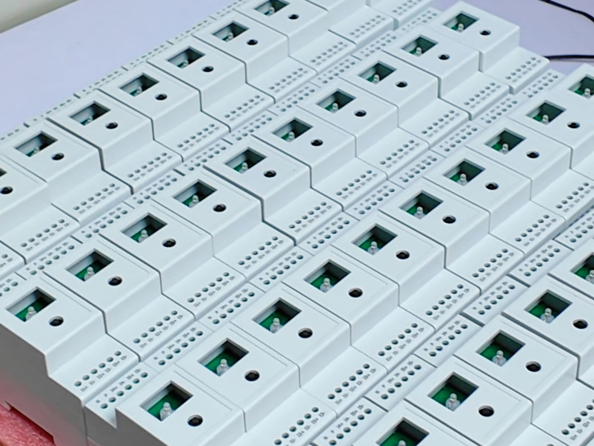 Усе вымяральнікі спажывання энергіі для ўстаноўкі на DIN-рэйку праходзяць строгія выпрабаванні і каліброўку, каб гарантаваць дакладны маніторынг напружання, току і энергіі.