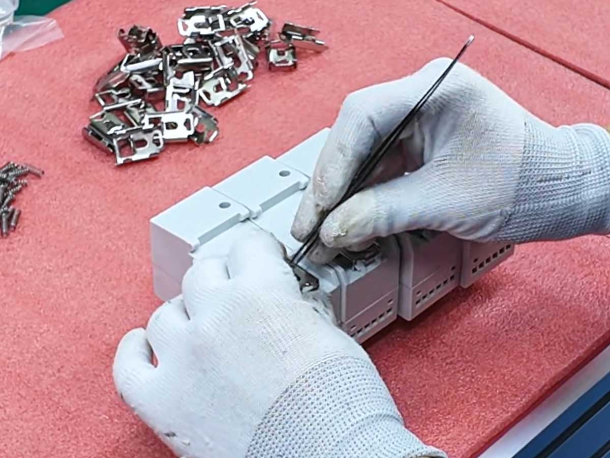 Вытворчая лінія Owon забяспечвае дакладную зборку кожнага разумнага лічыльніка энергіі Wi-Fi на DIN-рэйку, забяспечваючы стабільную працу і нязменную якасць.