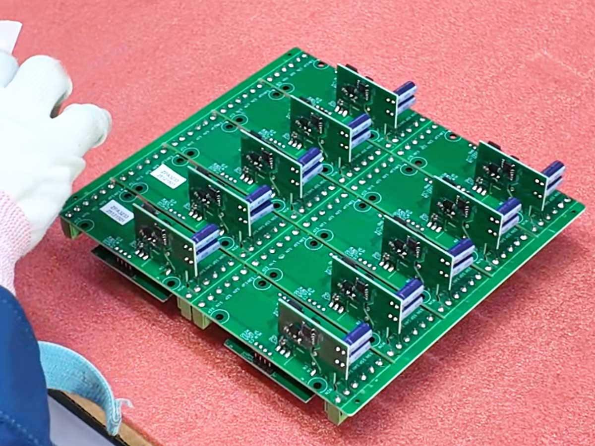 Вытворчая лінія Owon забяспечвае дакладную зборку кожнага разумнага лічыльніка энергіі Wi-Fi на DIN-рэйку, забяспечваючы стабільную працу і нязменную якасць.